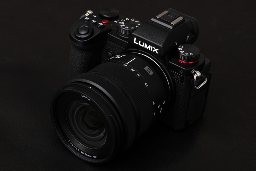 LUMIXの思想を継承する『Panasonic LUMIX DC-S5』 実写レビュー | KASYAPA