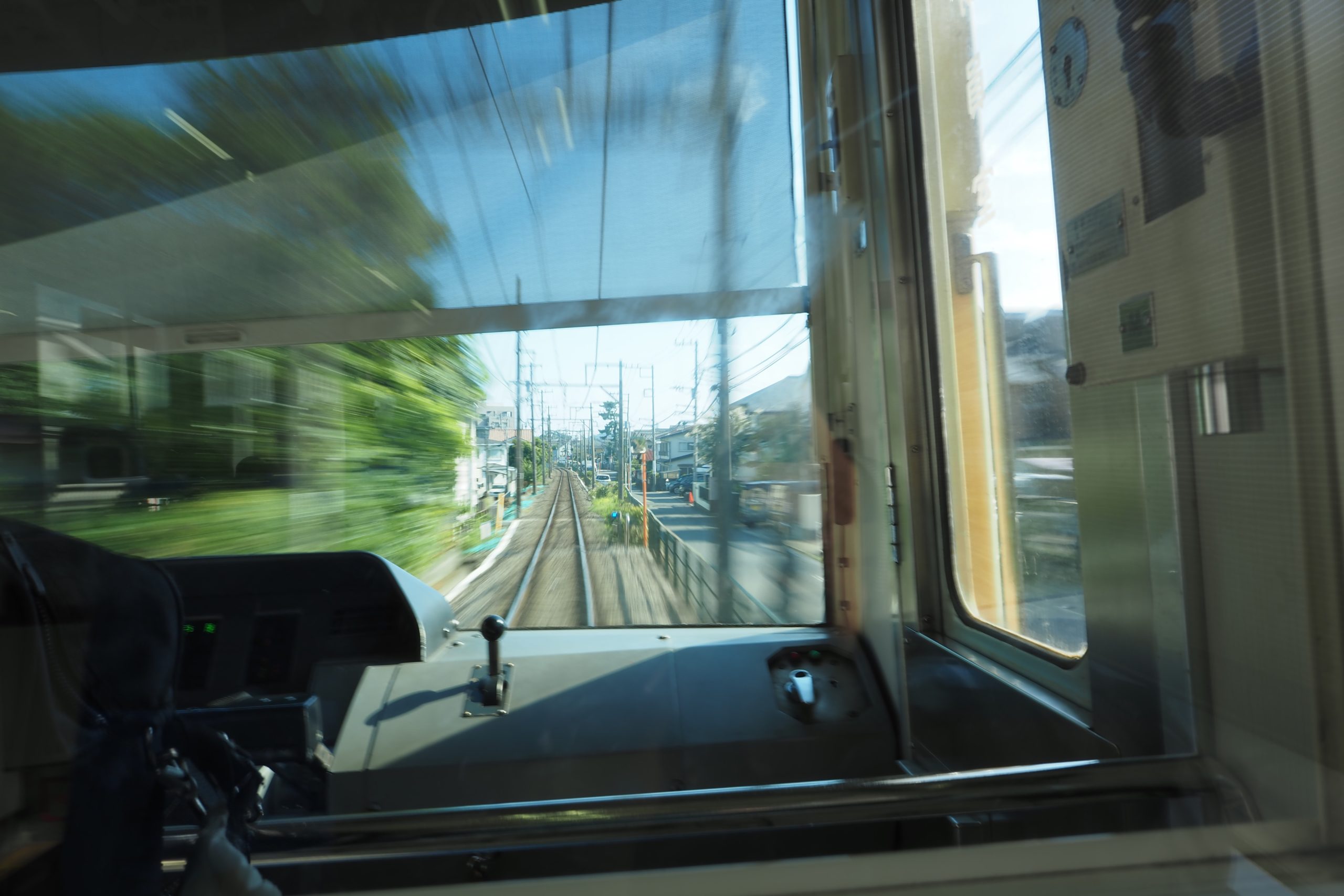 走行中の車内からライブNDで撮影した流れる街並み