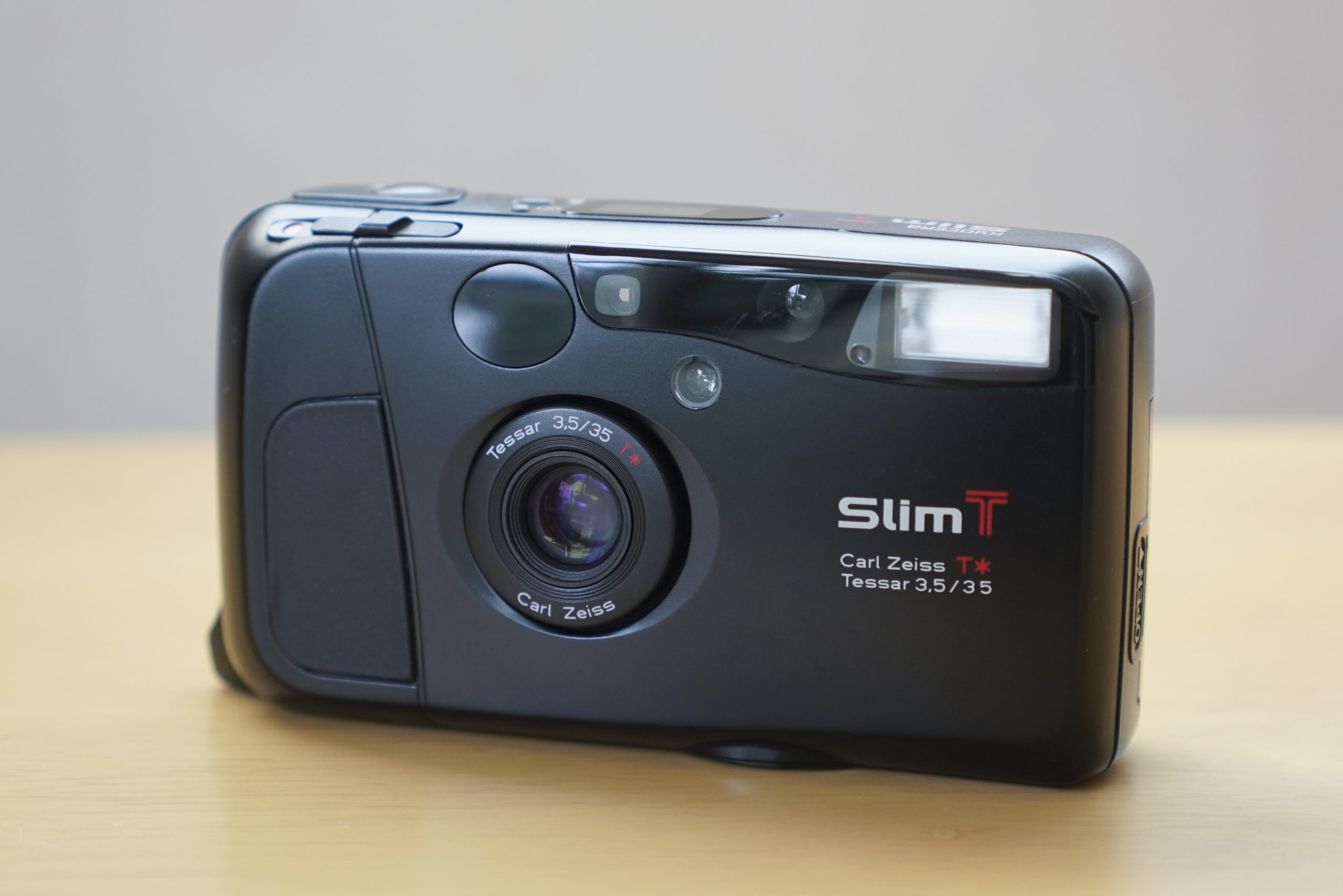 京セラ Kyocera Slim T 35mm フィルムコンパクトカメラ-