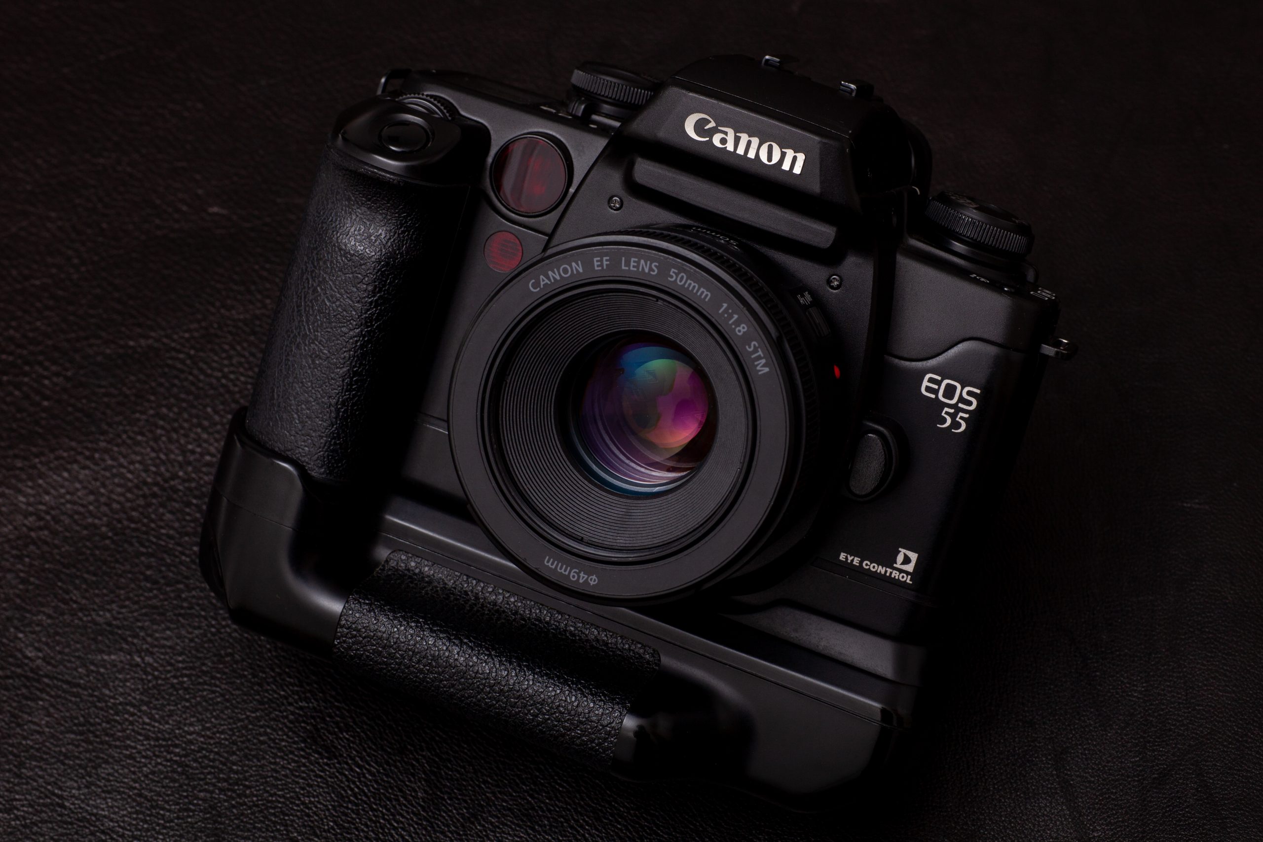 送料関税無料】 Canon EOS レンズ 縦位置グリップ付 55 フィルムカメラ 