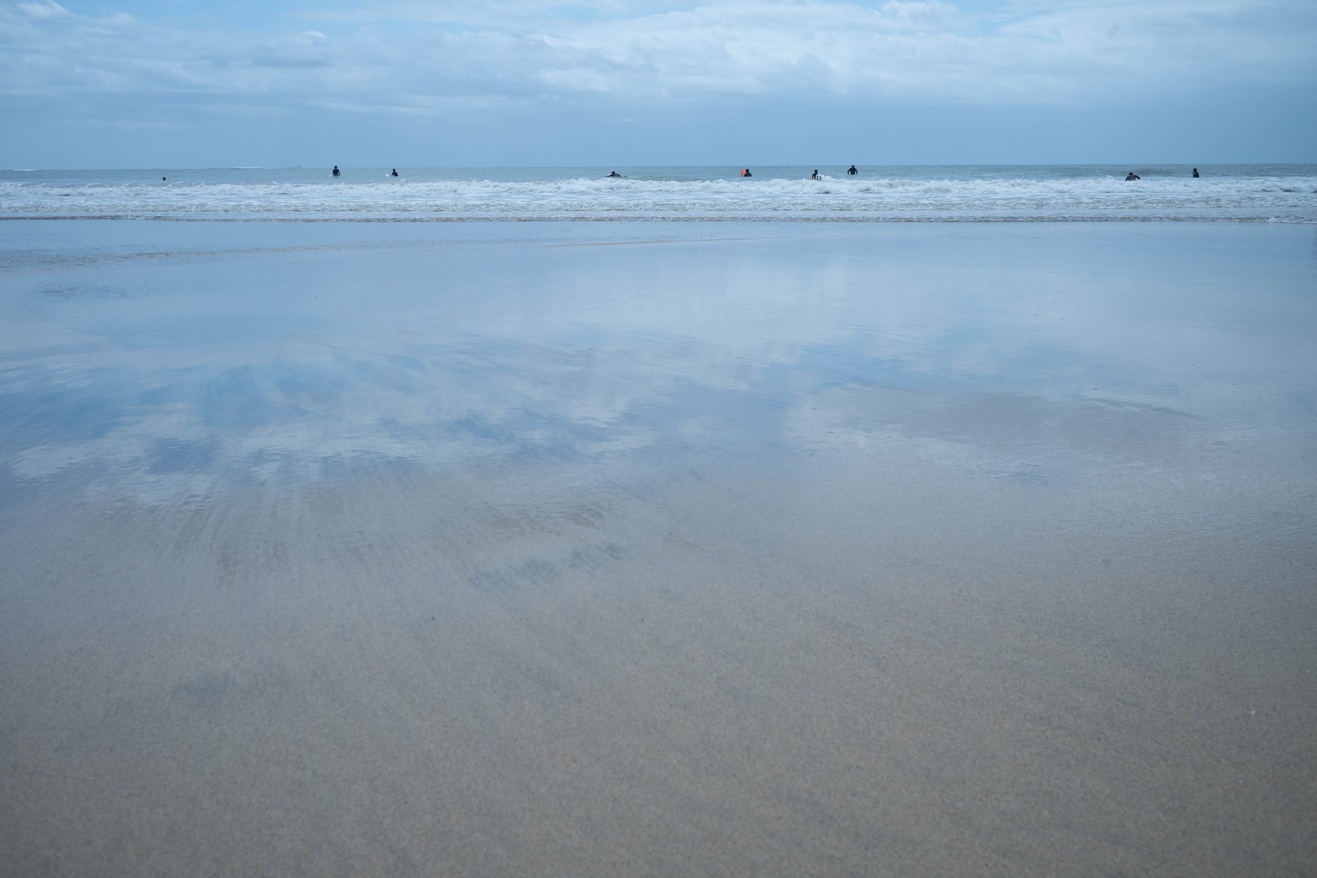 砂浜の水鏡