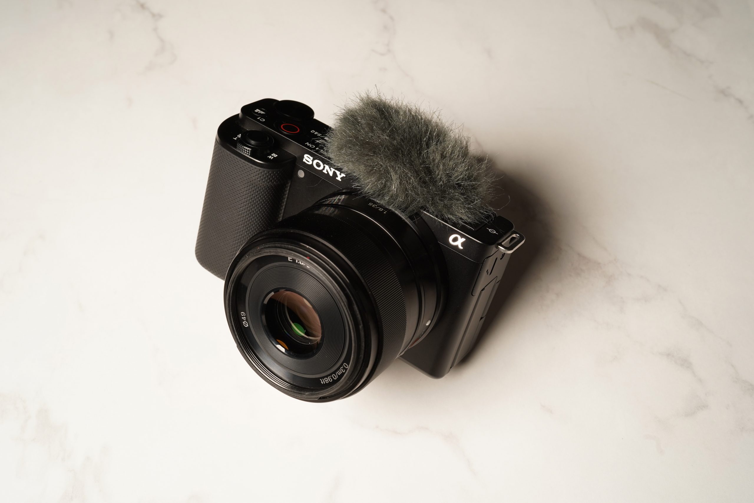 Sony α7IV.   Sony E-mount 35mm F1.8