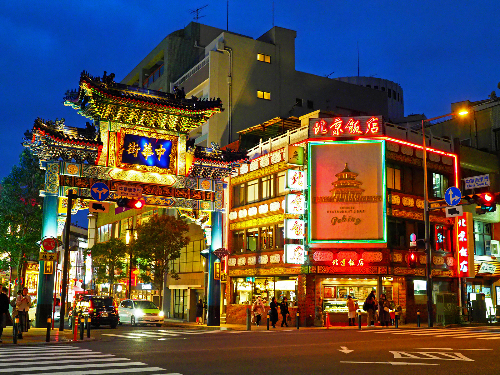 OLYMPUS】OM-D E-M1 Mark IIで撮り歩き in 夜の中華街 | THE MAP OLYMPUS】OM-D E-M1 Mark IIで撮り歩き in 夜の中華街 | THE MAP