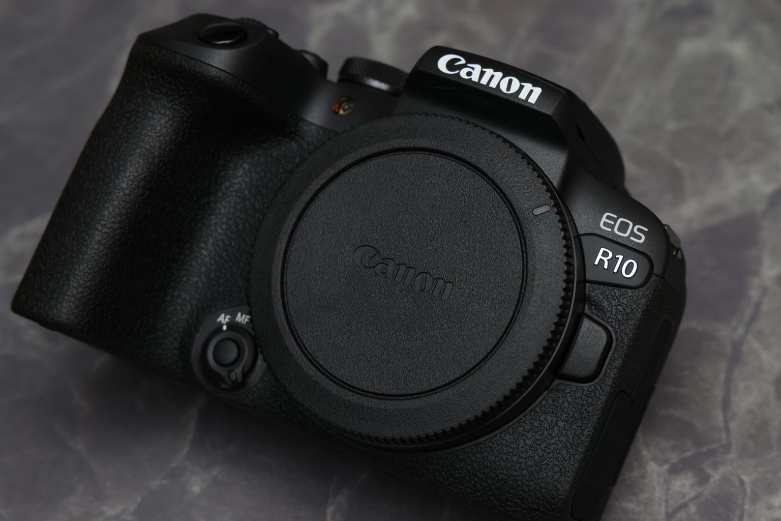 【Canon】新時代のスタンダードモデル～「EOS R10」外観レビュー～