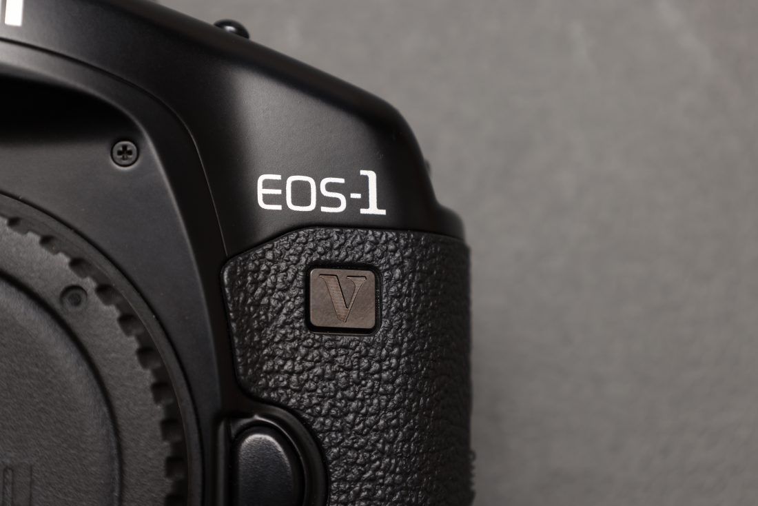 【匿名配送】Canon EOS-1 1v カメラ　一眼レフ　フィルム　高級機目立つ様な傷は無さそうです