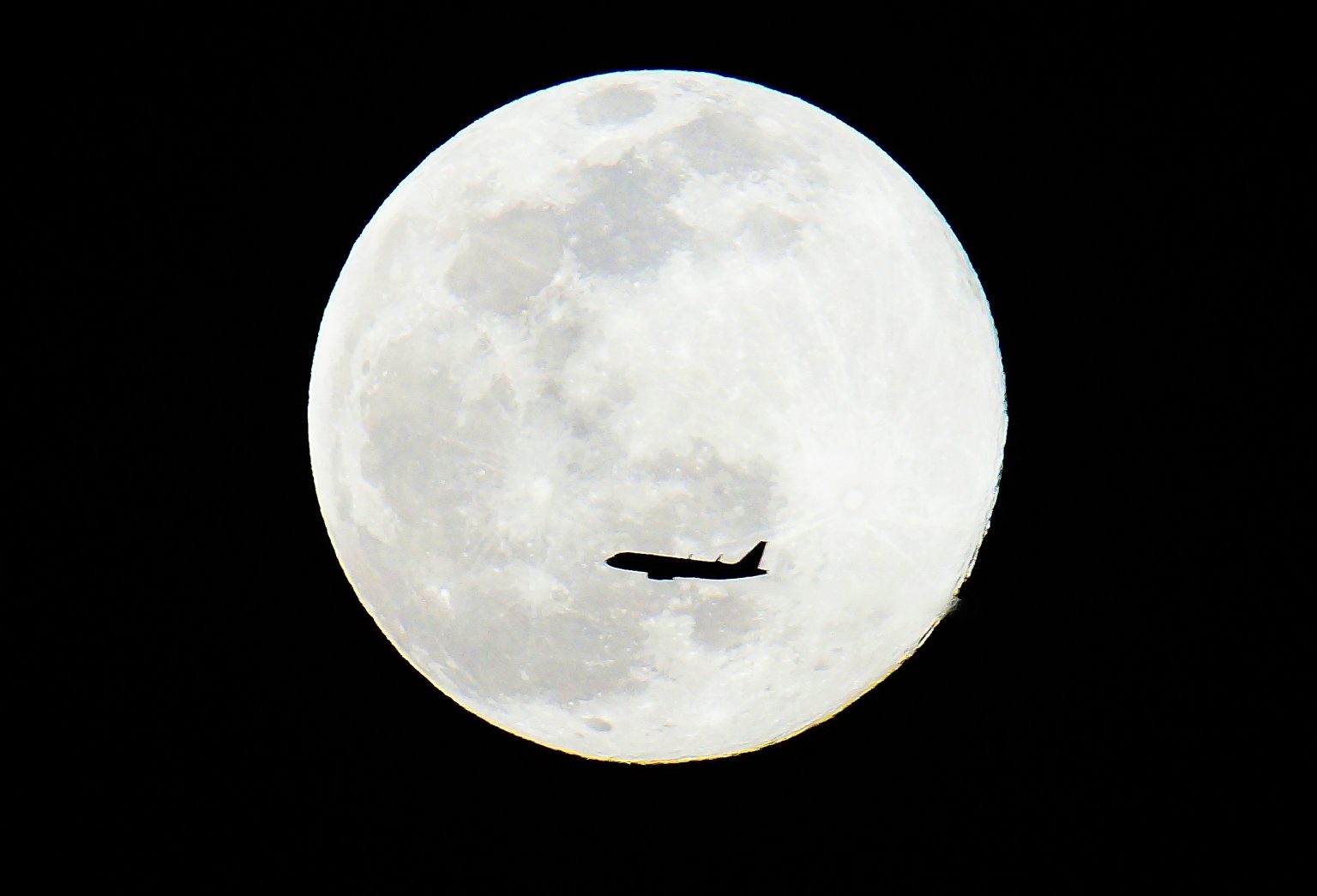 9月10日は“十五夜・中秋の名月”「月が写るスナップ写真」をご紹介！