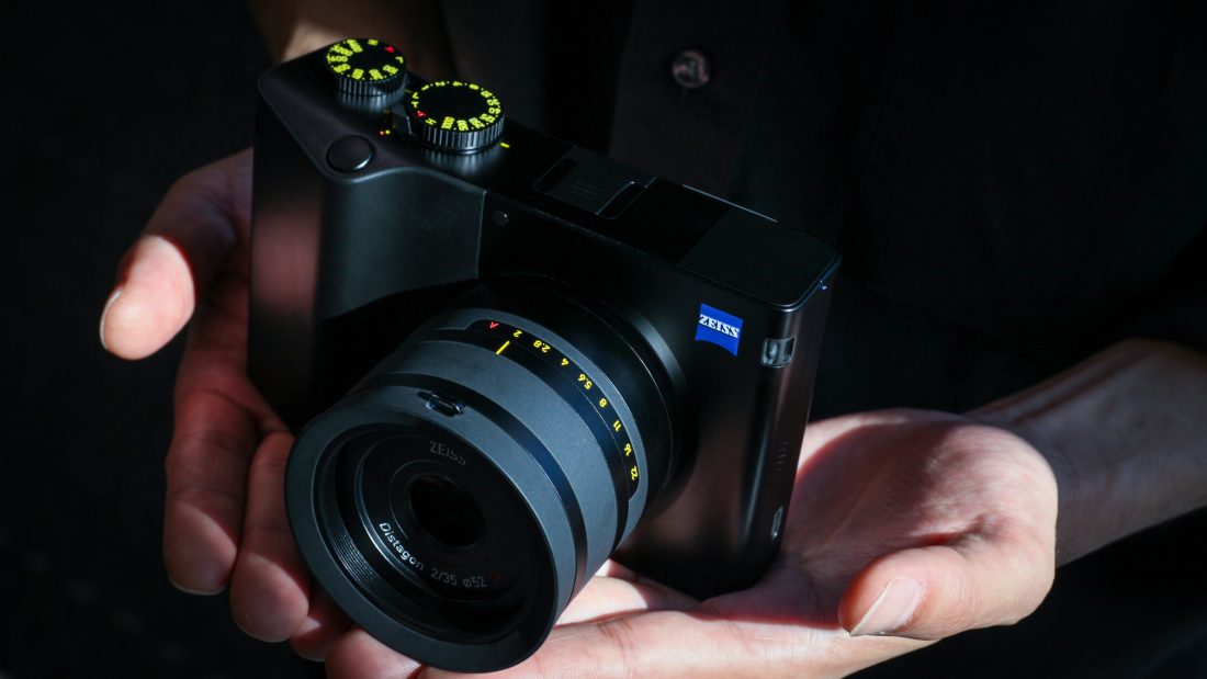 実機レビュー】ZEISS ZX1「描写・操作感は？」日本未発売！幻のカメラ 