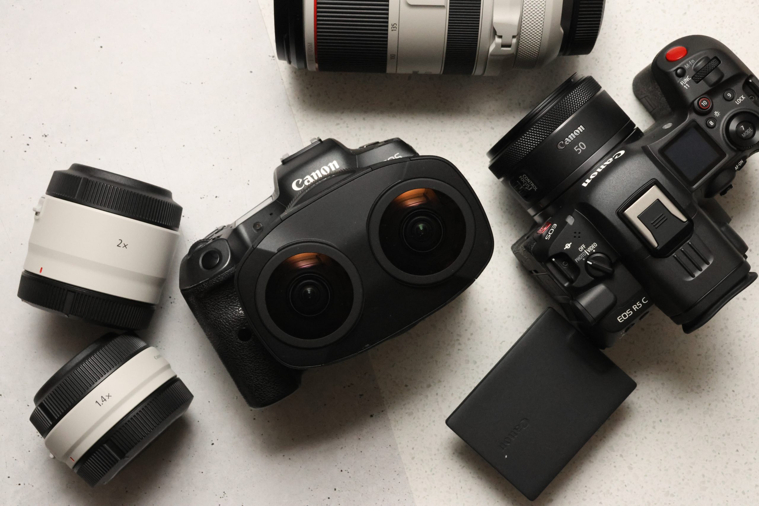 Canon】キャッシュバックキャンペーン中のEOS R5とレンズを