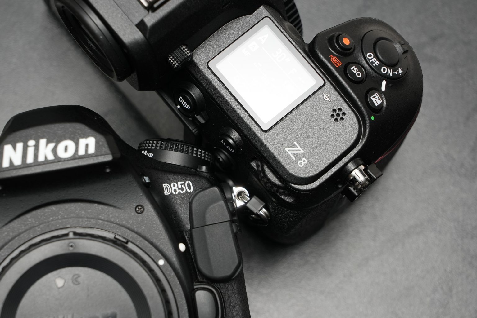 【Nikon】新星 Z8と名機 D850の外観サイズを徹底比較！