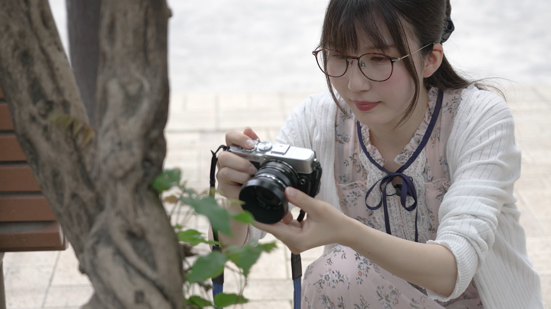 OLYMPUS】カメラ女子オススメ！小型でオシャレなPEN E-P7を動画