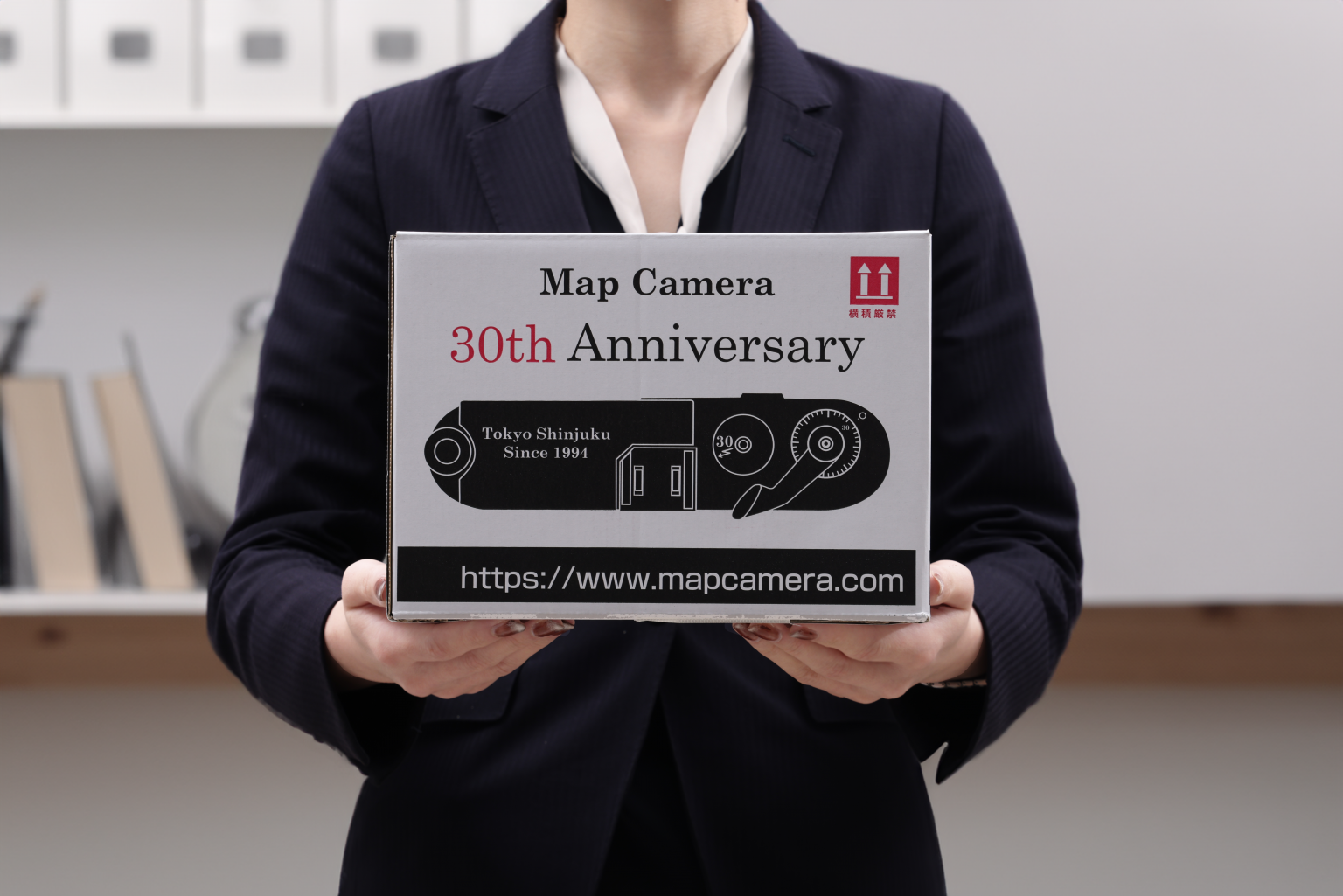 【Map Camera 30周年記念】特別仕様 段ボールにて商品をお届けいたします！