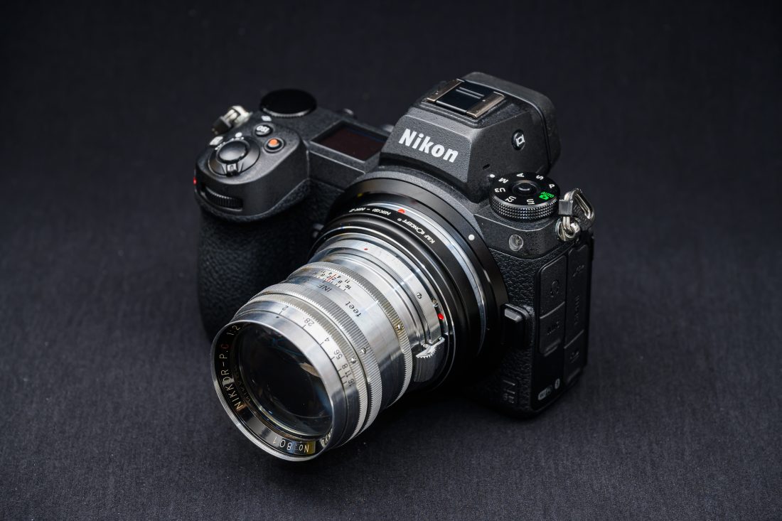 Nikon Z6IIにSマウントニッコール85mmF2を装着した様子