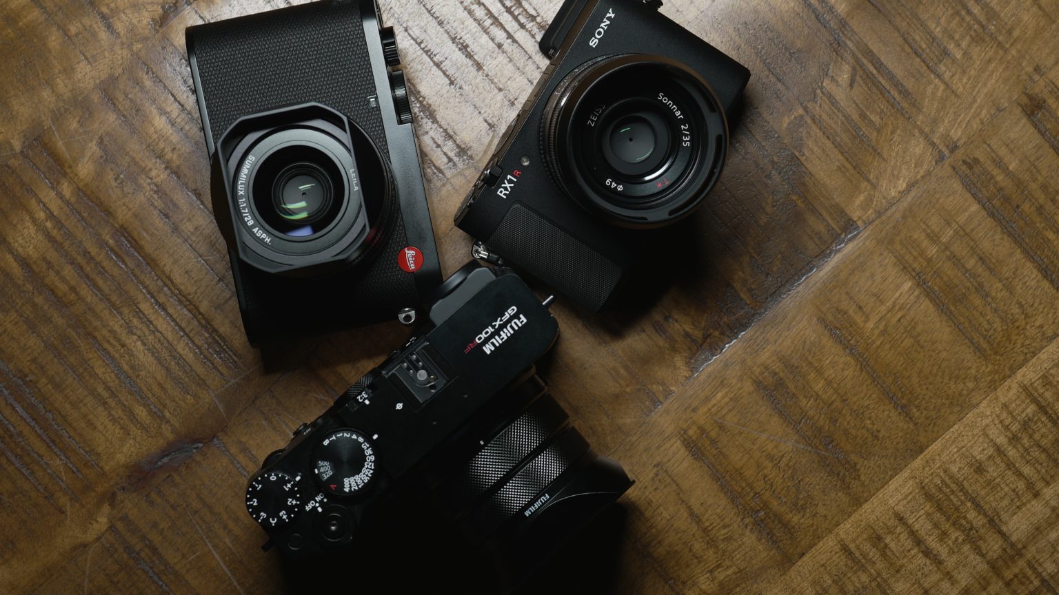 最高峰のコンパクトデジタルカメラ『GFX 100RF / RX1R III / Q3』徹底比較