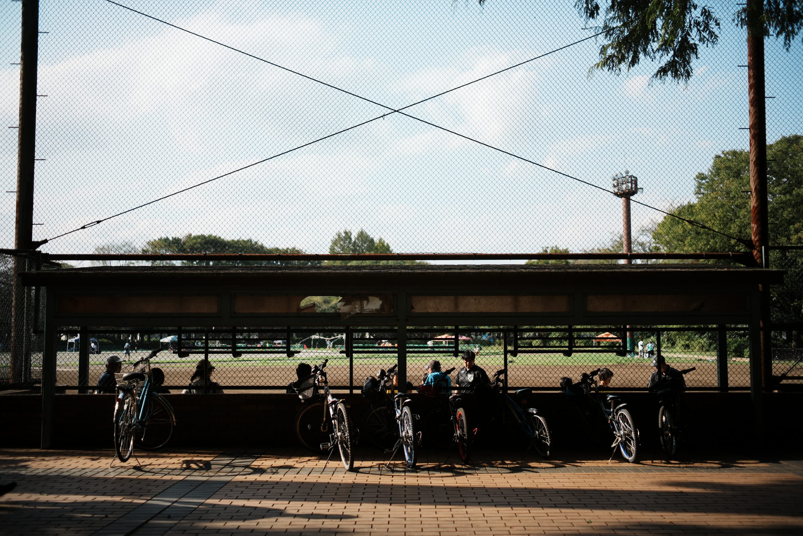 SONYα7IV+銘匠光学TTArtisanAF40mmF2少年サッカーと自転車