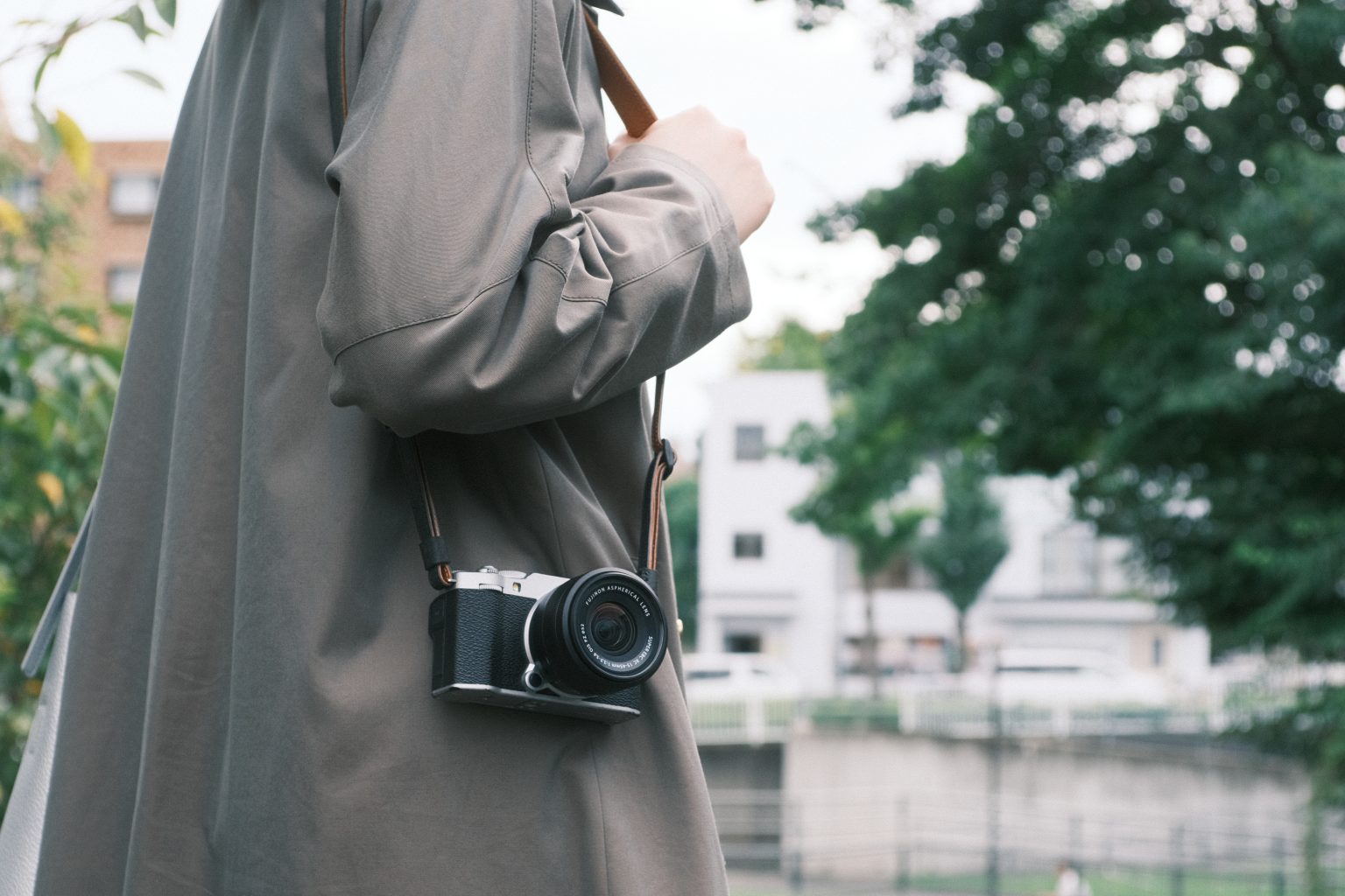 【FUJIFILM】小型軽量・おしゃれ・簡単。スマホと全然違う写真が撮れる、10万円台前半のミラーレスカメラ。