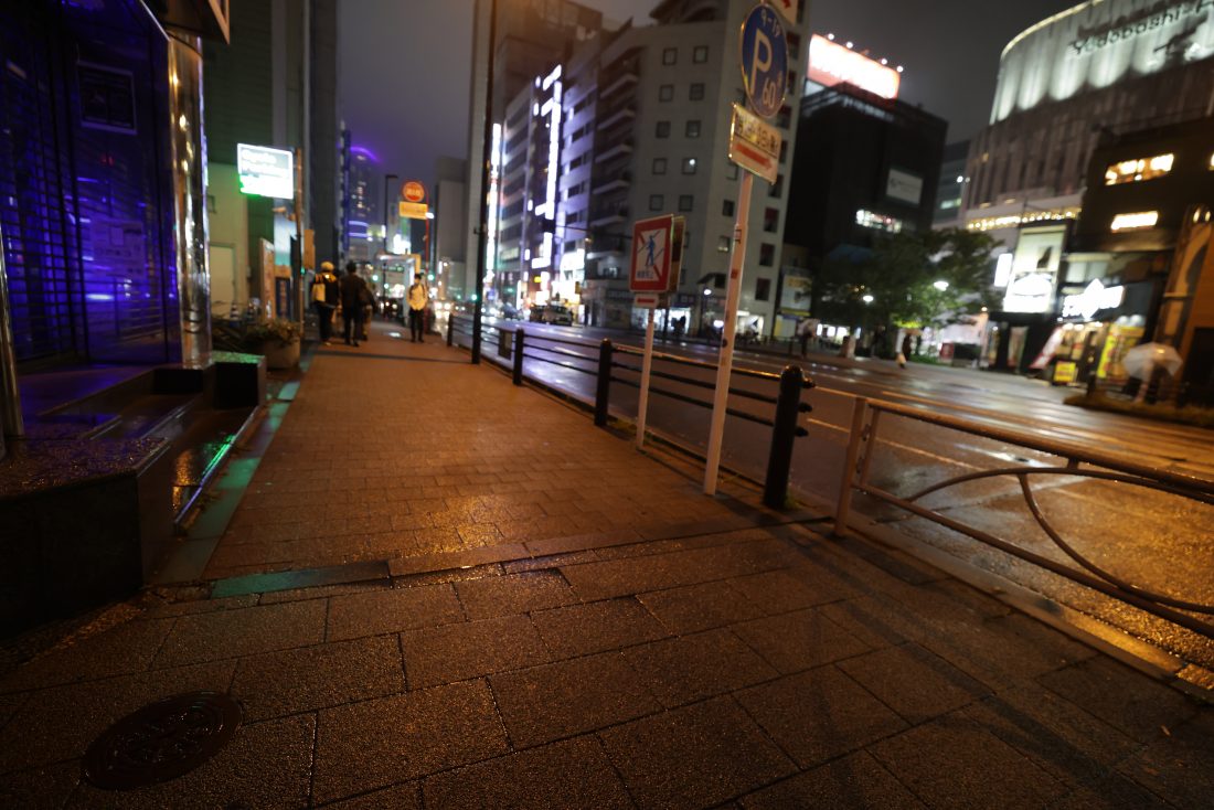 【EOS R5 Mark II】【RF15-35mm F2.8 L IS USM】雨の日の夜景 秋葉原
