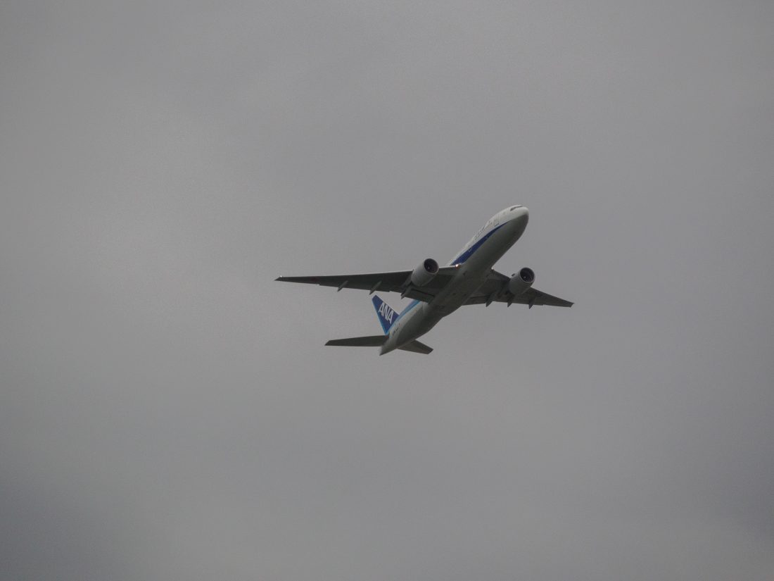 OLYMPUS PEN E-P7+M.ZUIKO DIGITAL ED 40-150mm F4.0-5.6Rで撮影した飛行機の写真