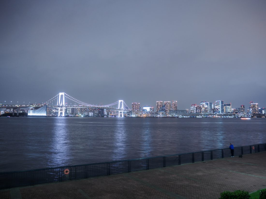 OLYMPUS PEN E-P7+M.ZUIKO DIGITAL ED 14-42mm F3.5-5.6 EZで撮影した夜の東京湾