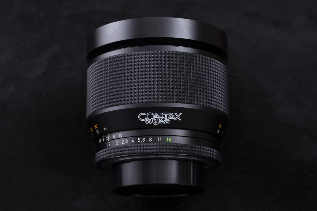 CONTAXのオールドレンズ「CONTAX Carl Zeiss 85mm F1.2 MM」の外観写真