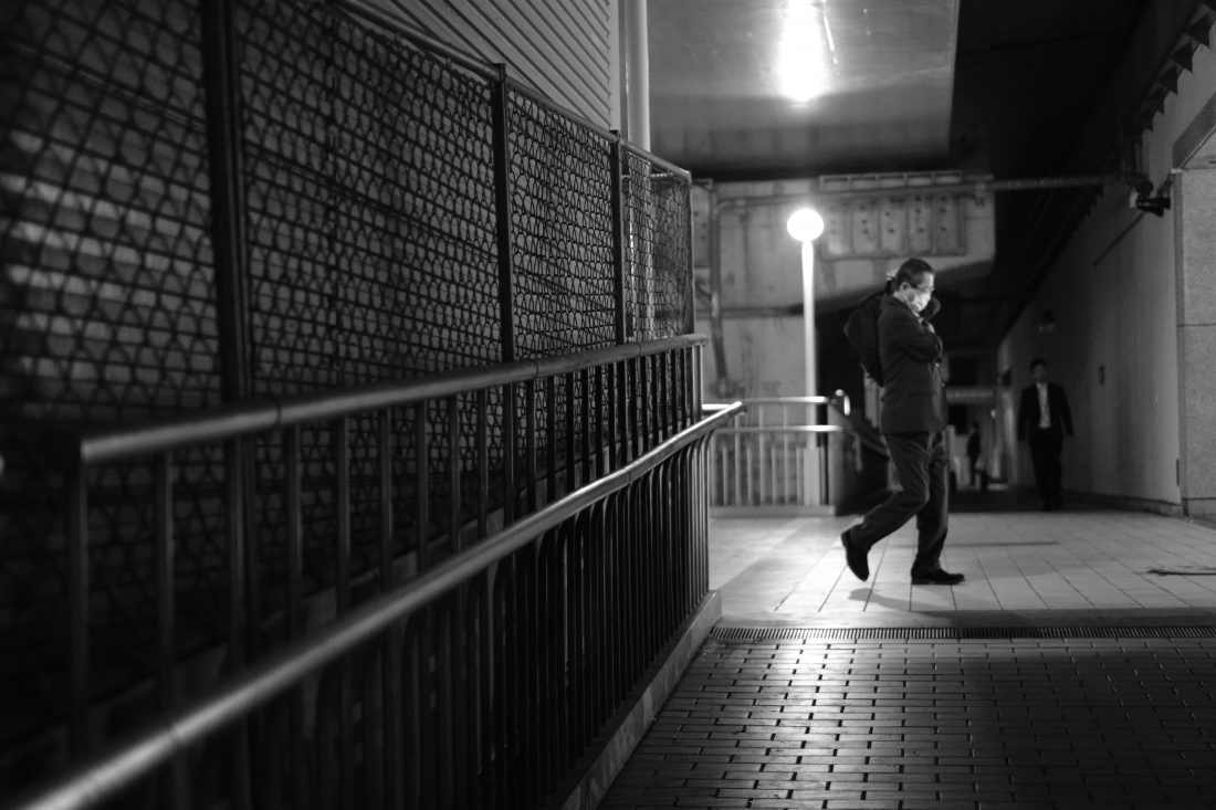 FUJIFILM X-T5とXF 35mm F1.4Rで撮影した作例。モノクロでスナップ写真。