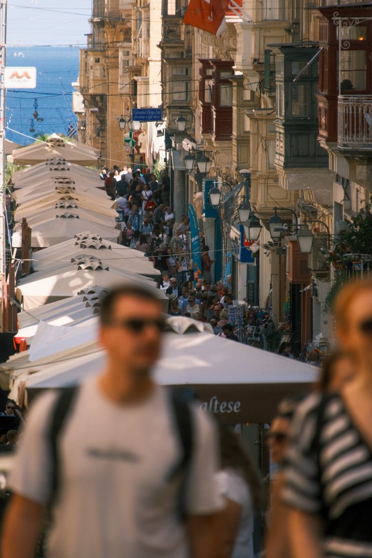 SIGMA Contemporary 16-300mm F3.5-6.7 DC OS 室内