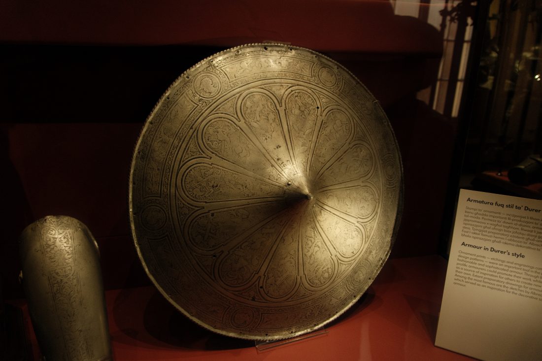 SIGMA Contemporary 16-300mm F3.5-6.7 DC OS 室内