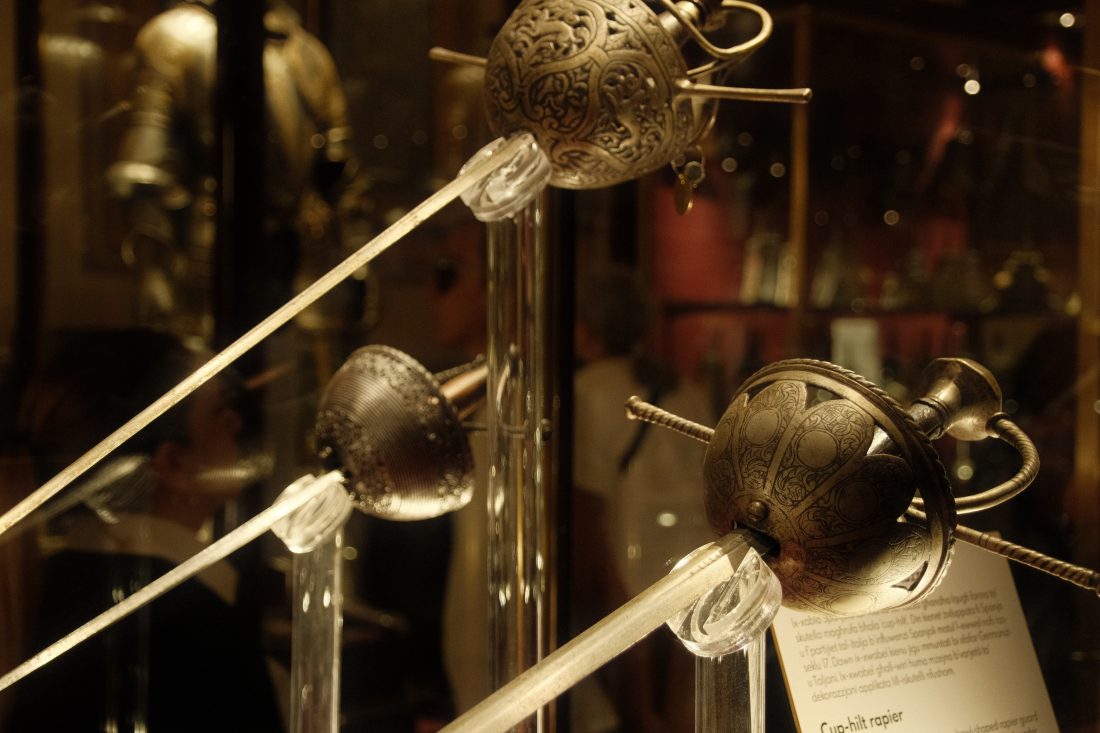 SIGMA Contemporary 16-300mm F3.5-6.7 DC OS 室内