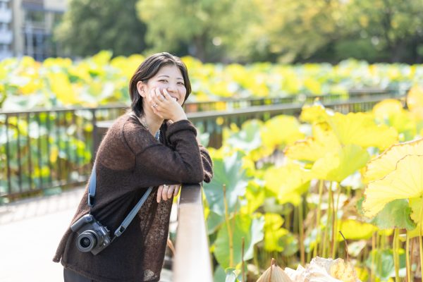 【Canon】軽くても本格派。EOS R8で秋を楽しむファッションと日常。