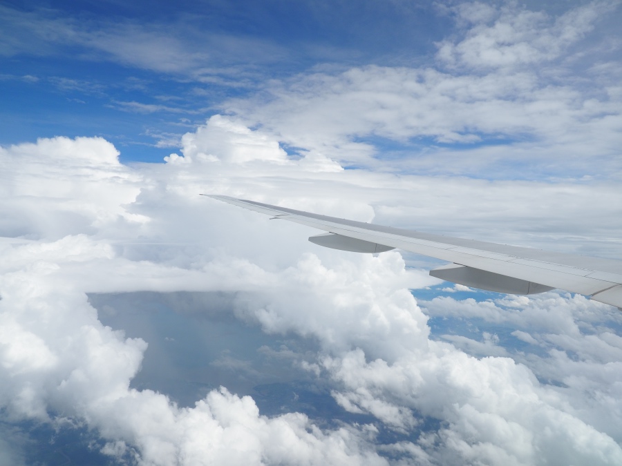 中国地方・山口県上空。東南東の空に入道雲が広がる。