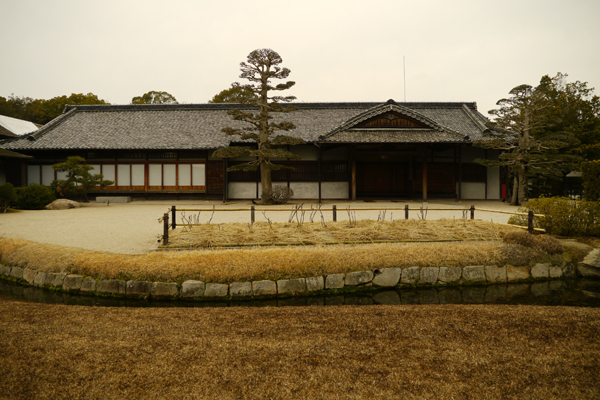 建物正面のようす