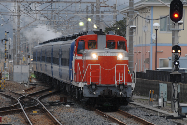 館山駅に入線するSLイベント列車