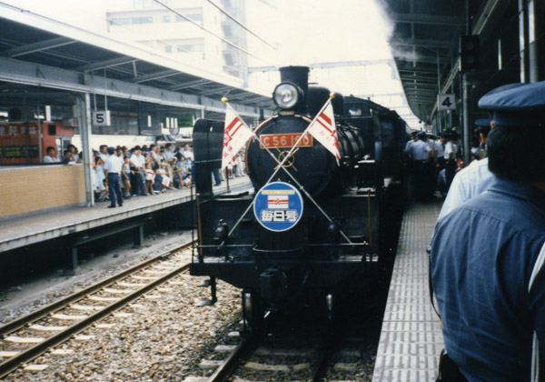 昭和62年SL毎日号（千葉駅にて）