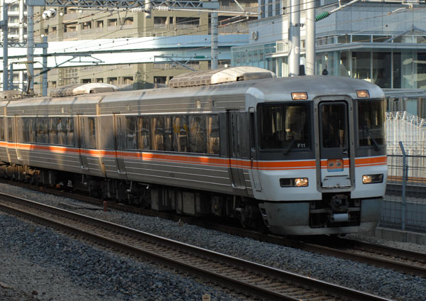 東海3号　浜松町駅にて