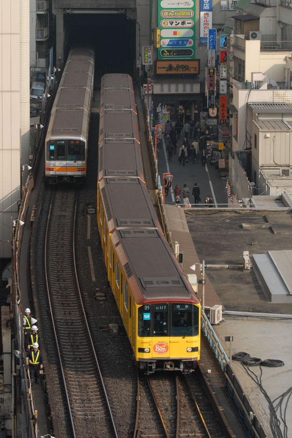 銀座線01系ラッピング車両