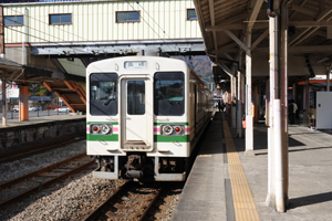 高崎〜横川間を走る2両編成の電車