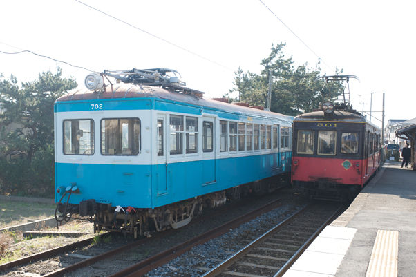 外川駅に停まるデハ702