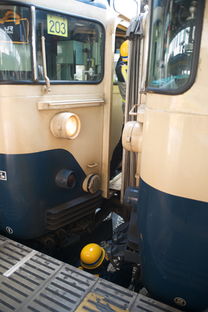 外房線と新聞輸送列車との連結作業2