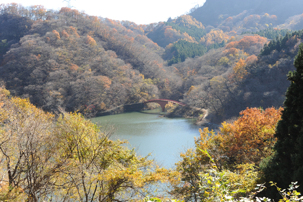 碓氷湖（使用レンズ：AF-S ED28-70mmF2.8D 焦点距離：45mm　1/160秒　F5.6　ISO200）