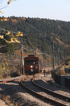 碓氷峠を登るトロッコ列車