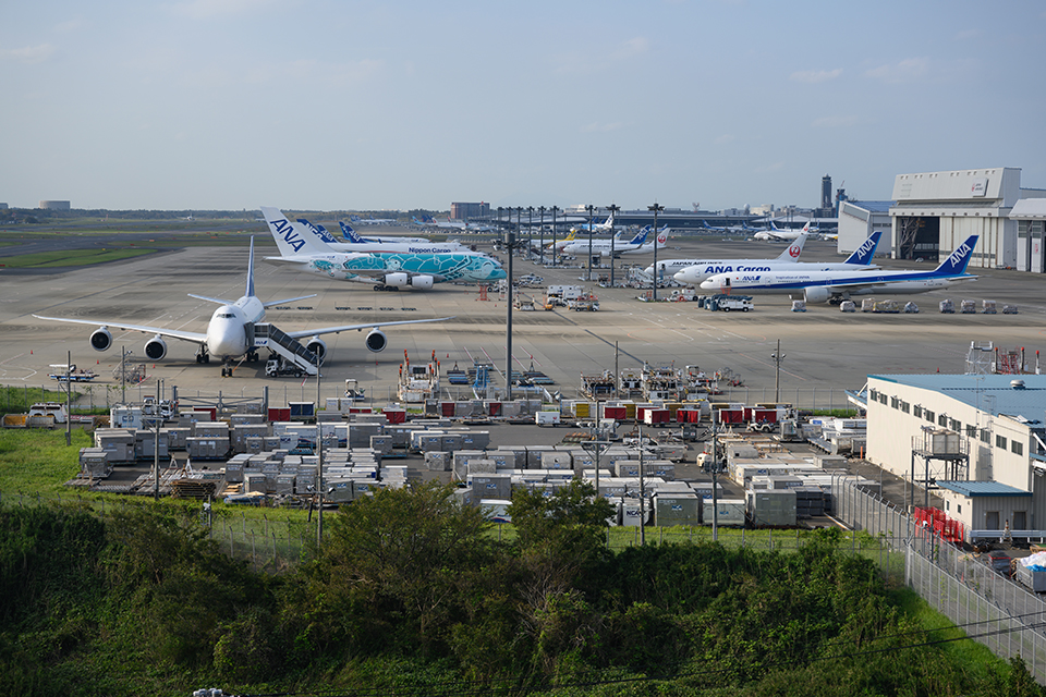 展望スペースから望む成田空港