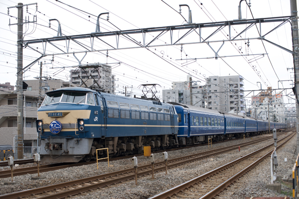 東京へ向かう「富士はやぶさ」