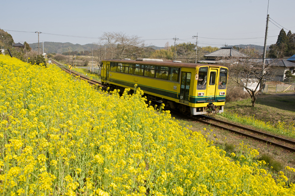 東総元を出発するいすみ鉄道