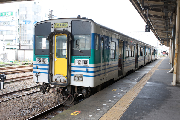 木更津駅に停まる久留里線キハ38形