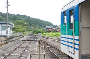 上総亀山駅の先