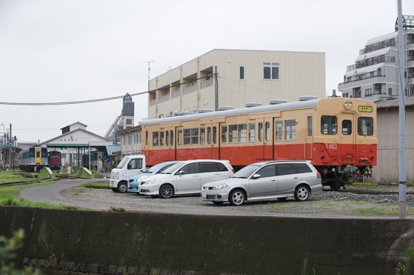 車庫の一番奥に留まる復刻カラー