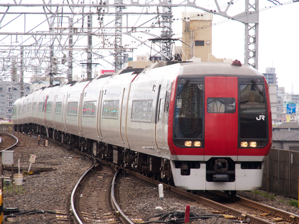 N'EX253系市川駅にて