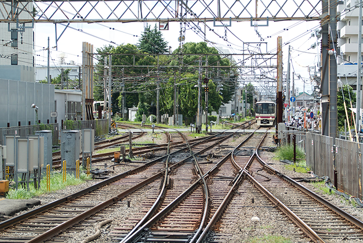 本線と相模原線が同時に接近