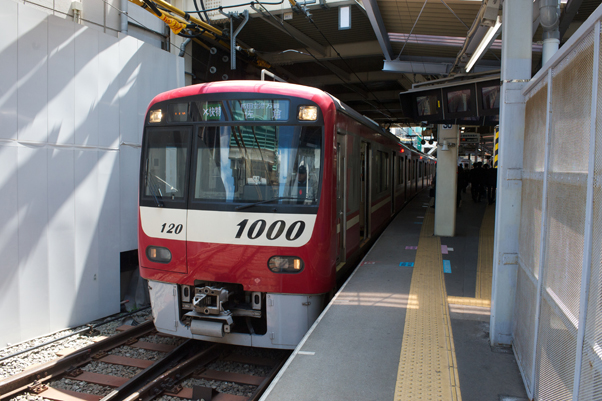 京急蒲田駅に停まるエアポート快特