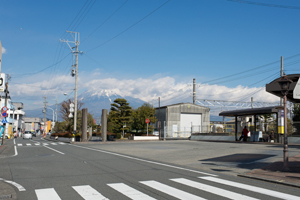 富士川駅前広場より見る富士山