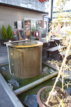 お宮横町の湧き水